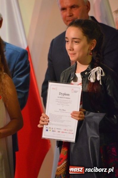 Zdjęcie w galerii na portalu naszraciborz.pl: Tu wszędzie jest nasza ojczyzna... - koncert laureatów Konkursu Pieśni, Piosenki i Poezji Patriotycznej za nami  wiadomości z regionu