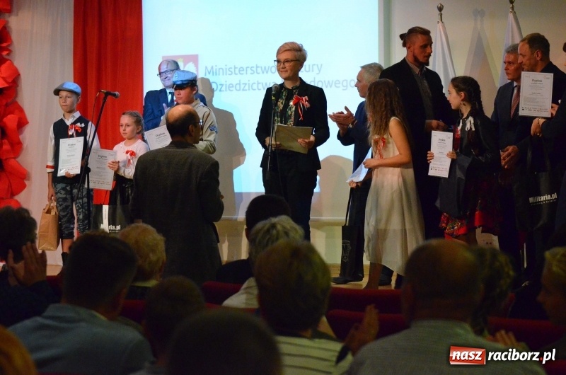 Zdjęcie w galerii na portalu naszraciborz.pl: Tu wszędzie jest nasza ojczyzna... - koncert laureatów Konkursu Pieśni, Piosenki i Poezji Patriotycznej za nami  wiadomości z regionu