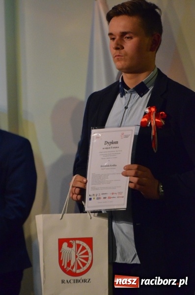 Zdjęcie w galerii na portalu naszraciborz.pl: Tu wszędzie jest nasza ojczyzna... - koncert laureatów Konkursu Pieśni, Piosenki i Poezji Patriotycznej za nami  wiadomości z regionu