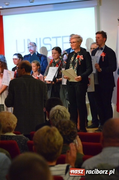 Zdjęcie w galerii na portalu naszraciborz.pl: Tu wszędzie jest nasza ojczyzna... - koncert laureatów Konkursu Pieśni, Piosenki i Poezji Patriotycznej za nami  wiadomości z regionu