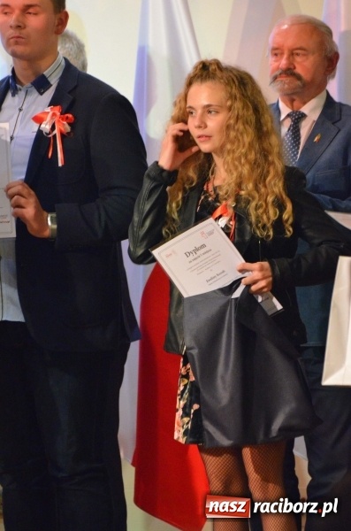 Zdjęcie w galerii na portalu naszraciborz.pl: Tu wszędzie jest nasza ojczyzna... - koncert laureatów Konkursu Pieśni, Piosenki i Poezji Patriotycznej za nami  wiadomości z regionu