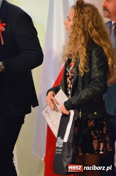 Zdjęcie w galerii na portalu naszraciborz.pl: Tu wszędzie jest nasza ojczyzna... - koncert laureatów Konkursu Pieśni, Piosenki i Poezji Patriotycznej za nami  wiadomości z regionu