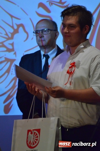 Zdjęcie w galerii na portalu naszraciborz.pl: Tu wszędzie jest nasza ojczyzna... - koncert laureatów Konkursu Pieśni, Piosenki i Poezji Patriotycznej za nami  wiadomości z regionu