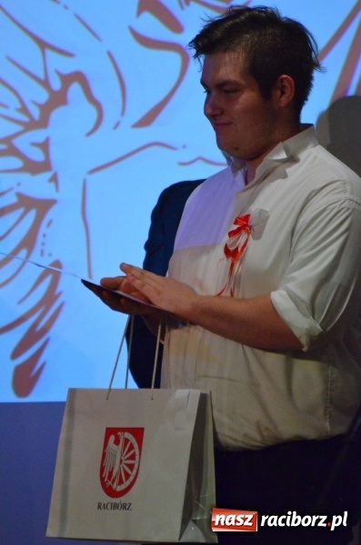 Zdjęcie w galerii na portalu naszraciborz.pl: Tu wszędzie jest nasza ojczyzna... - koncert laureatów Konkursu Pieśni, Piosenki i Poezji Patriotycznej za nami  wiadomości z regionu