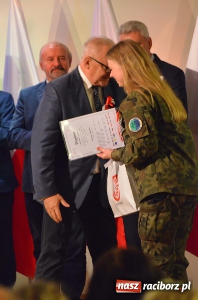 Zdjęcie w galerii na portalu naszraciborz.pl: Tu wszędzie jest nasza ojczyzna... - koncert laureatów Konkursu Pieśni, Piosenki i Poezji Patriotycznej za nami  wiadomości z regionu