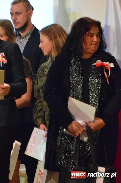 Zdjęcie w galerii na portalu naszraciborz.pl: Tu wszędzie jest nasza ojczyzna... - koncert laureatów Konkursu Pieśni, Piosenki i Poezji Patriotycznej za nami  wiadomości z regionu