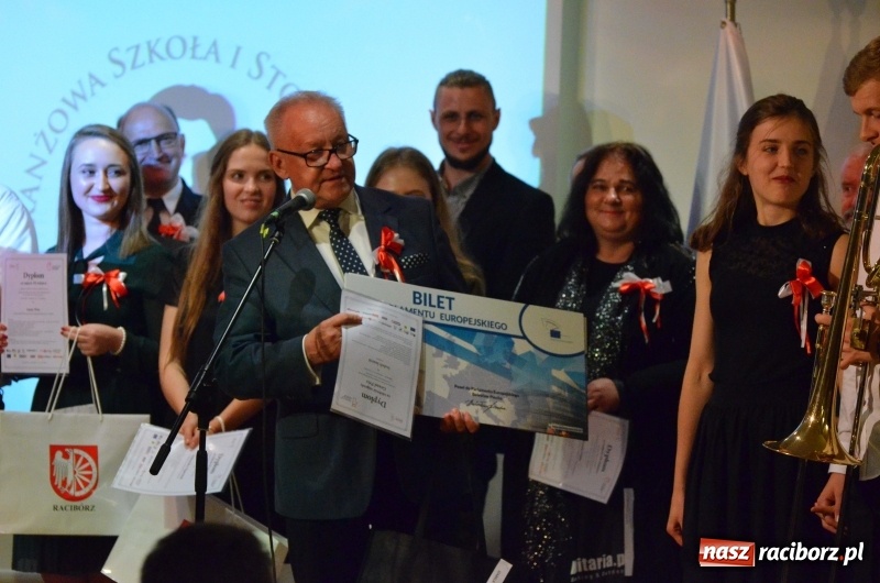 Zdjęcie w galerii na portalu naszraciborz.pl: Tu wszędzie jest nasza ojczyzna... - koncert laureatów Konkursu Pieśni, Piosenki i Poezji Patriotycznej za nami  wiadomości z regionu