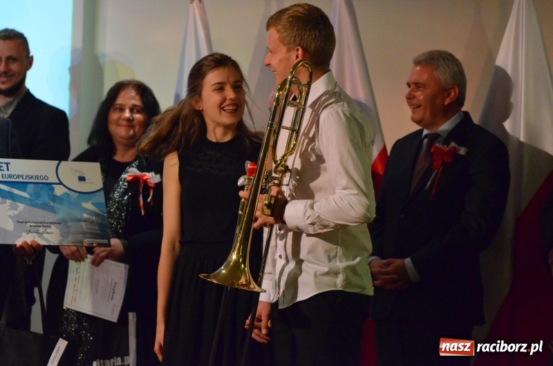 Zdjęcie w galerii na portalu naszraciborz.pl: Tu wszędzie jest nasza ojczyzna... - koncert laureatów Konkursu Pieśni, Piosenki i Poezji Patriotycznej za nami  wiadomości z regionu