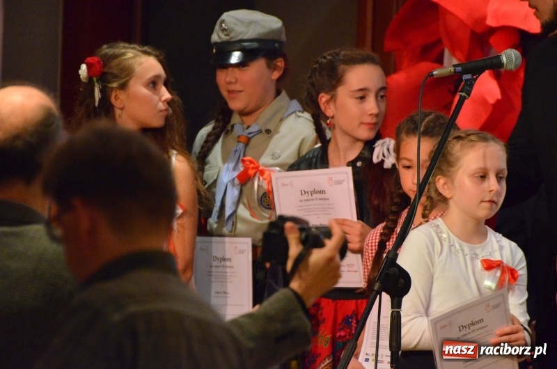 Zdjęcie w galerii na portalu naszraciborz.pl: Tu wszędzie jest nasza ojczyzna... - koncert laureatów Konkursu Pieśni, Piosenki i Poezji Patriotycznej za nami  wiadomości z regionu