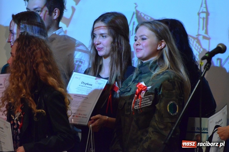 Zdjęcie w galerii na portalu naszraciborz.pl: Tu wszędzie jest nasza ojczyzna... - koncert laureatów Konkursu Pieśni, Piosenki i Poezji Patriotycznej za nami  wiadomości z regionu