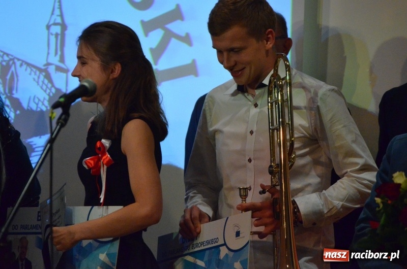 Zdjęcie w galerii na portalu naszraciborz.pl: Tu wszędzie jest nasza ojczyzna... - koncert laureatów Konkursu Pieśni, Piosenki i Poezji Patriotycznej za nami  wiadomości z regionu