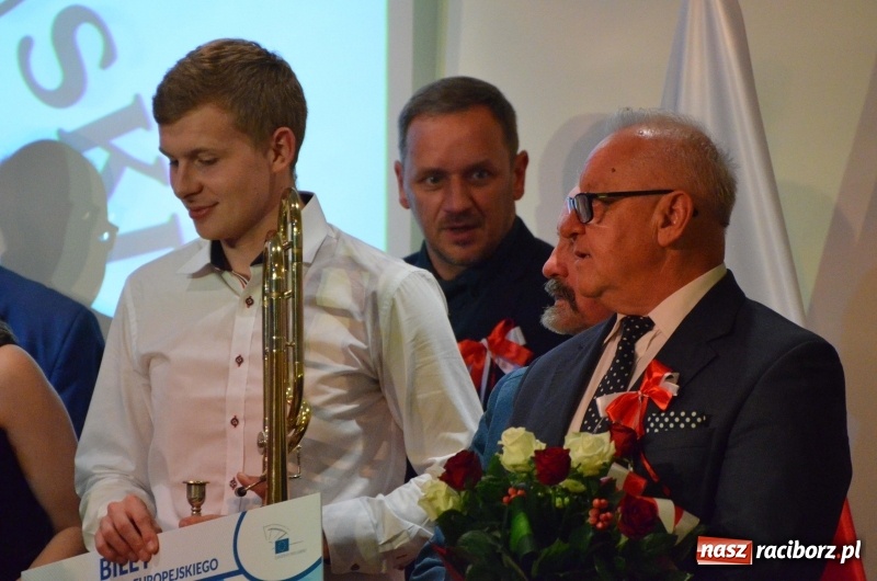 Zdjęcie w galerii na portalu naszraciborz.pl: Tu wszędzie jest nasza ojczyzna... - koncert laureatów Konkursu Pieśni, Piosenki i Poezji Patriotycznej za nami  wiadomości z regionu