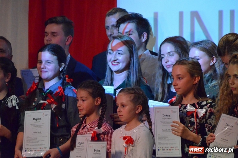 Zdjęcie w galerii na portalu naszraciborz.pl: Tu wszędzie jest nasza ojczyzna... - koncert laureatów Konkursu Pieśni, Piosenki i Poezji Patriotycznej za nami  wiadomości z regionu