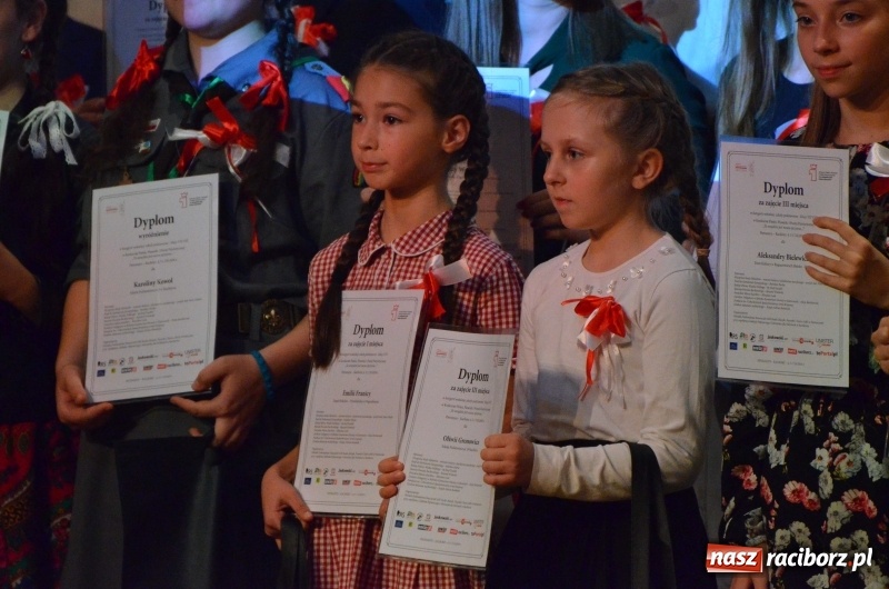 Zdjęcie w galerii na portalu naszraciborz.pl: Tu wszędzie jest nasza ojczyzna... - koncert laureatów Konkursu Pieśni, Piosenki i Poezji Patriotycznej za nami  wiadomości z regionu