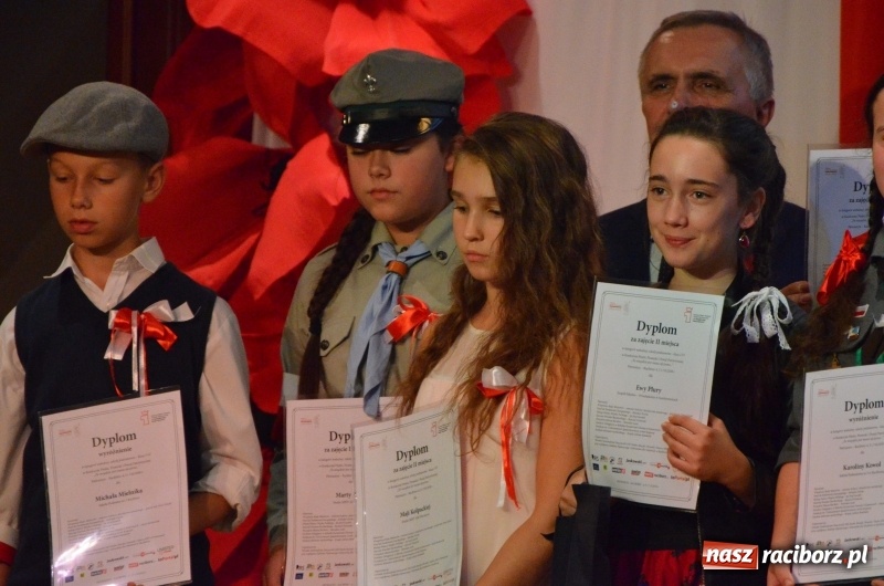 Zdjęcie w galerii na portalu naszraciborz.pl: Tu wszędzie jest nasza ojczyzna... - koncert laureatów Konkursu Pieśni, Piosenki i Poezji Patriotycznej za nami  wiadomości z regionu