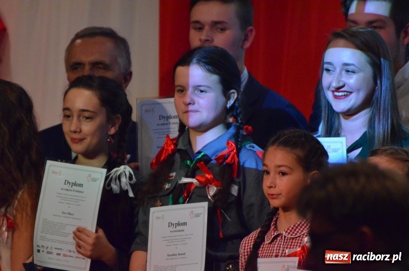 Zdjęcie w galerii na portalu naszraciborz.pl: Tu wszędzie jest nasza ojczyzna... - koncert laureatów Konkursu Pieśni, Piosenki i Poezji Patriotycznej za nami  wiadomości z regionu