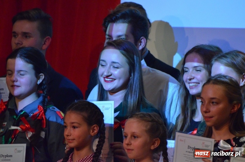 Zdjęcie w galerii na portalu naszraciborz.pl: Tu wszędzie jest nasza ojczyzna... - koncert laureatów Konkursu Pieśni, Piosenki i Poezji Patriotycznej za nami  wiadomości z regionu