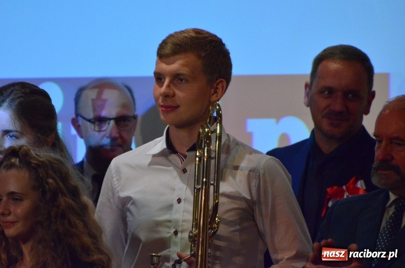 Zdjęcie w galerii na portalu naszraciborz.pl: Tu wszędzie jest nasza ojczyzna... - koncert laureatów Konkursu Pieśni, Piosenki i Poezji Patriotycznej za nami  wiadomości z regionu