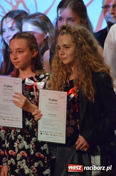 Zdjęcie w galerii na portalu naszraciborz.pl: Tu wszędzie jest nasza ojczyzna... - koncert laureatów Konkursu Pieśni, Piosenki i Poezji Patriotycznej za nami  wiadomości z regionu