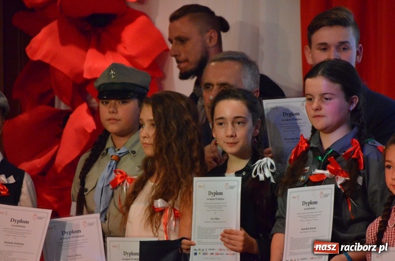 Zdjęcie w galerii na portalu naszraciborz.pl: Tu wszędzie jest nasza ojczyzna... - koncert laureatów Konkursu Pieśni, Piosenki i Poezji Patriotycznej za nami  wiadomości z regionu