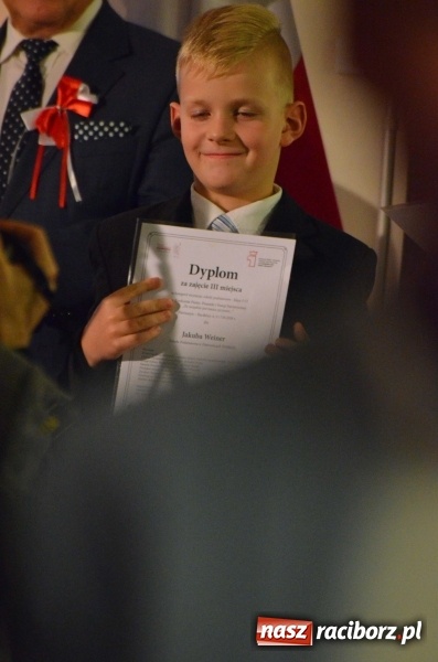 Zdjęcie w galerii na portalu naszraciborz.pl: Tu wszędzie jest nasza ojczyzna... - koncert laureatów Konkursu Pieśni, Piosenki i Poezji Patriotycznej za nami  wiadomości z regionu