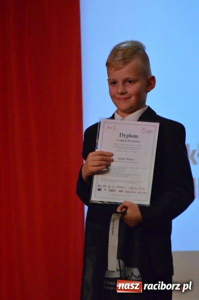 Zdjęcie w galerii na portalu naszraciborz.pl: Tu wszędzie jest nasza ojczyzna... - koncert laureatów Konkursu Pieśni, Piosenki i Poezji Patriotycznej za nami  wiadomości z regionu