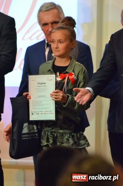 Zdjęcie w galerii na portalu naszraciborz.pl: Tu wszędzie jest nasza ojczyzna... - koncert laureatów Konkursu Pieśni, Piosenki i Poezji Patriotycznej za nami  wiadomości z regionu