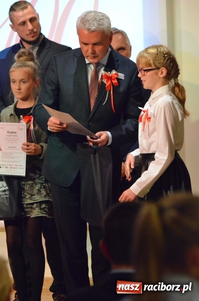 Zdjęcie w galerii na portalu naszraciborz.pl: Tu wszędzie jest nasza ojczyzna... - koncert laureatów Konkursu Pieśni, Piosenki i Poezji Patriotycznej za nami  wiadomości z regionu
