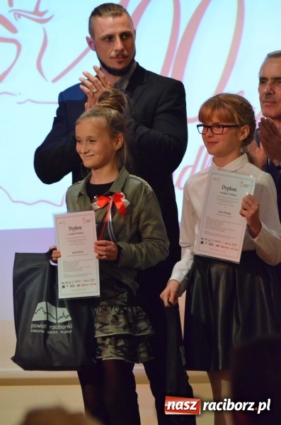 Zdjęcie w galerii na portalu naszraciborz.pl: Tu wszędzie jest nasza ojczyzna... - koncert laureatów Konkursu Pieśni, Piosenki i Poezji Patriotycznej za nami  wiadomości z regionu