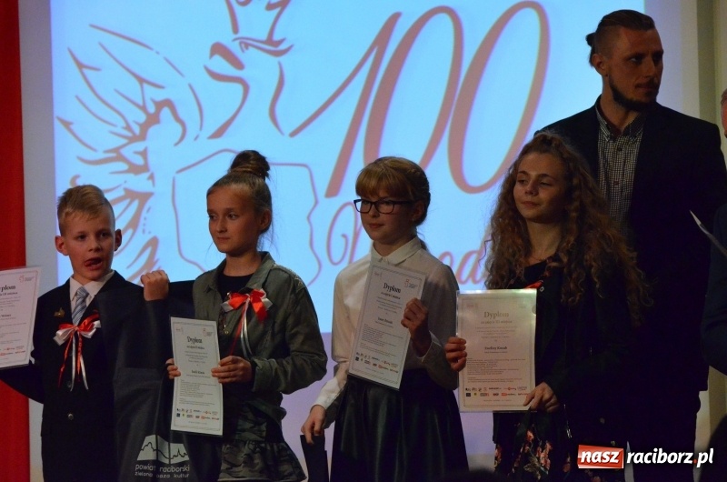 Zdjęcie w galerii na portalu naszraciborz.pl: Tu wszędzie jest nasza ojczyzna... - koncert laureatów Konkursu Pieśni, Piosenki i Poezji Patriotycznej za nami  wiadomości z regionu