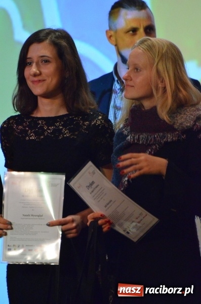 Zdjęcie w galerii na portalu naszraciborz.pl: Tu wszędzie jest nasza ojczyzna... - koncert laureatów Konkursu Pieśni, Piosenki i Poezji Patriotycznej za nami  wiadomości z regionu