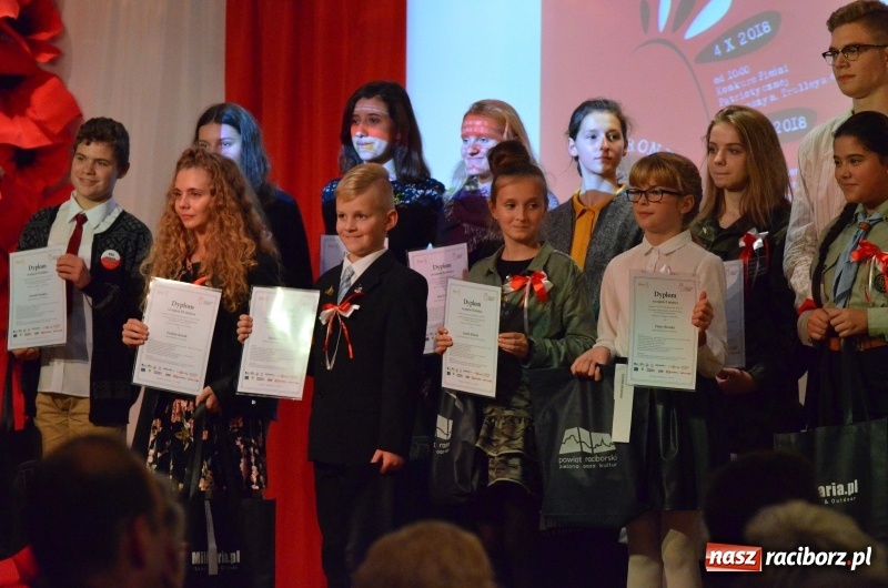 Zdjęcie w galerii na portalu naszraciborz.pl: Tu wszędzie jest nasza ojczyzna... - koncert laureatów Konkursu Pieśni, Piosenki i Poezji Patriotycznej za nami  wiadomości z regionu