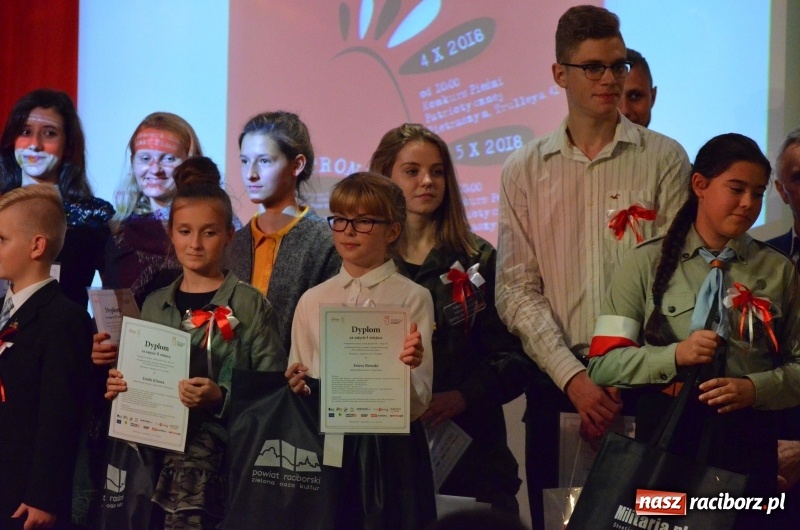 Zdjęcie w galerii na portalu naszraciborz.pl: Tu wszędzie jest nasza ojczyzna... - koncert laureatów Konkursu Pieśni, Piosenki i Poezji Patriotycznej za nami  wiadomości z regionu