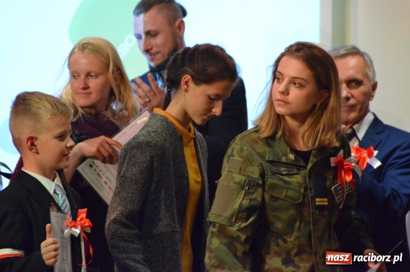 Zdjęcie w galerii na portalu naszraciborz.pl: Tu wszędzie jest nasza ojczyzna... - koncert laureatów Konkursu Pieśni, Piosenki i Poezji Patriotycznej za nami  wiadomości z regionu