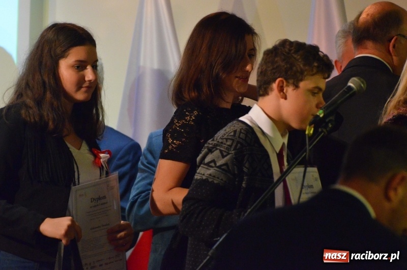 Zdjęcie w galerii na portalu naszraciborz.pl: Tu wszędzie jest nasza ojczyzna... - koncert laureatów Konkursu Pieśni, Piosenki i Poezji Patriotycznej za nami  wiadomości z regionu