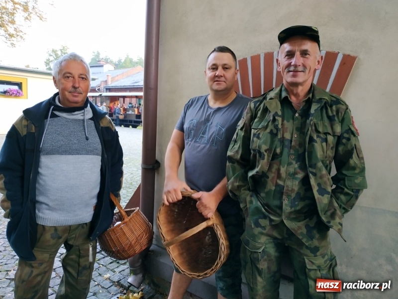 Zdjęcie w galerii na portalu naszraciborz.pl: Aż 125 osób pojechało kolejką w las walczyć o tytuł najlepszego grzybiarza ziemi raciborskiej wiadomości z regionu