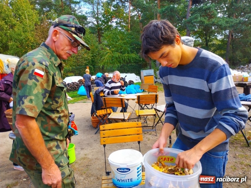 Zdjęcie w galerii na portalu naszraciborz.pl: Aż 125 osób pojechało kolejką w las walczyć o tytuł najlepszego grzybiarza ziemi raciborskiej wiadomości z regionu