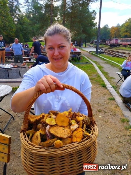 Zdjęcie w galerii na portalu naszraciborz.pl: Aż 125 osób pojechało kolejką w las walczyć o tytuł najlepszego grzybiarza ziemi raciborskiej wiadomości z regionu