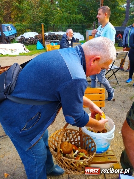 Zdjęcie w galerii na portalu naszraciborz.pl: Aż 125 osób pojechało kolejką w las walczyć o tytuł najlepszego grzybiarza ziemi raciborskiej wiadomości z regionu