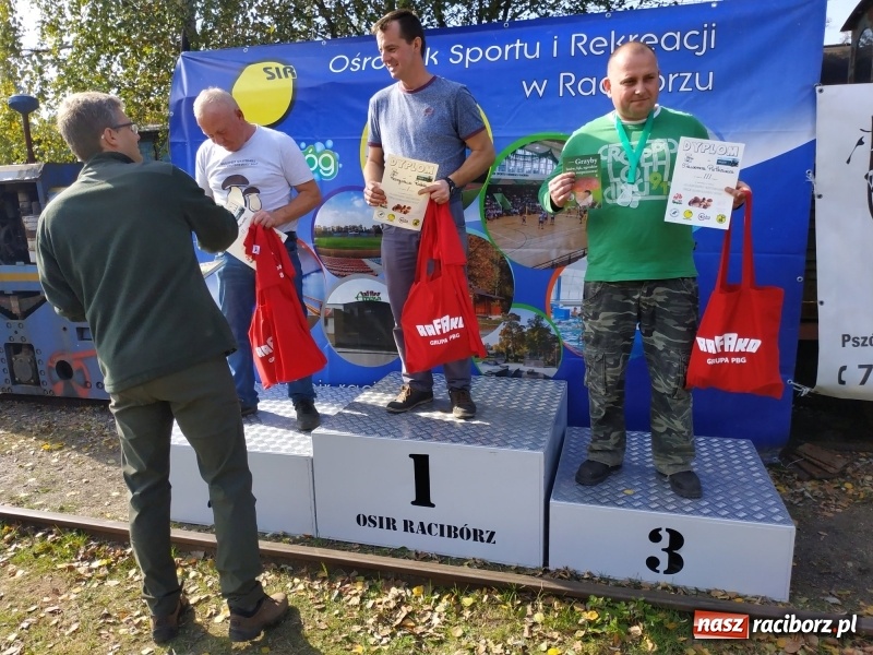 Zdjęcie w galerii na portalu naszraciborz.pl: Aż 125 osób pojechało kolejką w las walczyć o tytuł najlepszego grzybiarza ziemi raciborskiej wiadomości z regionu