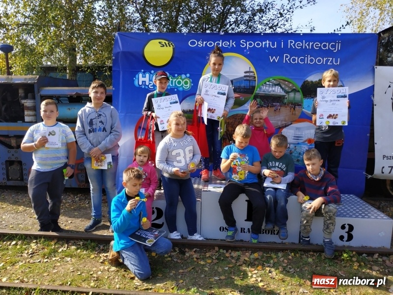 Zdjęcie w galerii na portalu naszraciborz.pl: Aż 125 osób pojechało kolejką w las walczyć o tytuł najlepszego grzybiarza ziemi raciborskiej wiadomości z regionu