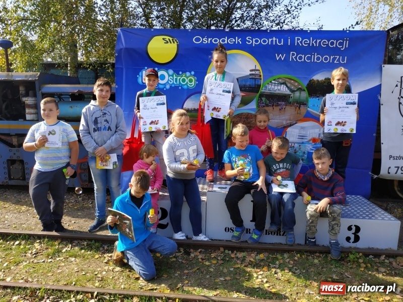 Zdjęcie w galerii na portalu naszraciborz.pl: Aż 125 osób pojechało kolejką w las walczyć o tytuł najlepszego grzybiarza ziemi raciborskiej wiadomości z regionu