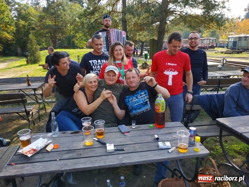 Zdjęcie w galerii na portalu naszraciborz.pl: Aż 125 osób pojechało kolejką w las walczyć o tytuł najlepszego grzybiarza ziemi raciborskiej wiadomości z regionu