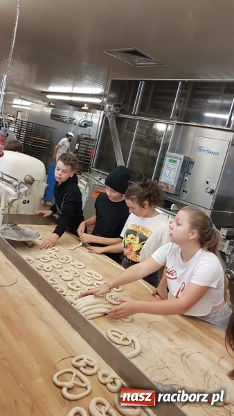 Zdjęcie w galerii na portalu naszraciborz.pl: Języki jednoczą świat. Uczniowie SP18 na wymianie w Roth wiadomości z regionu