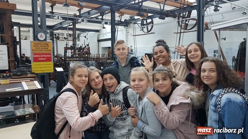 Zdjęcie w galerii na portalu naszraciborz.pl: Języki jednoczą świat. Uczniowie SP18 na wymianie w Roth wiadomości z regionu