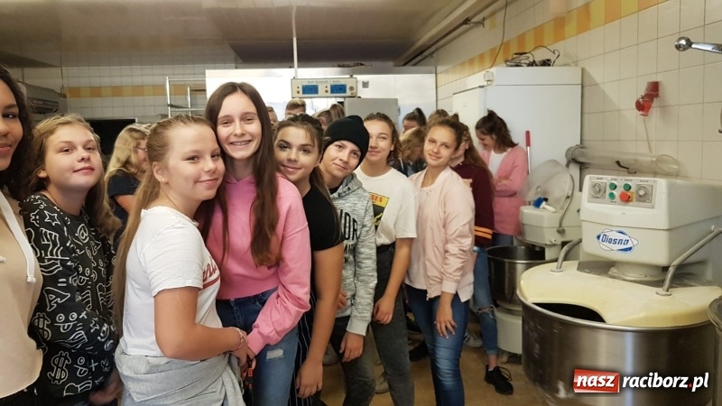 Zdjęcie w galerii na portalu naszraciborz.pl: Języki jednoczą świat. Uczniowie SP18 na wymianie w Roth wiadomości z regionu