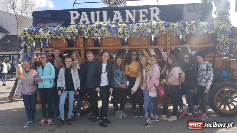 Zdjęcie w galerii na portalu naszraciborz.pl: Języki jednoczą świat. Uczniowie SP18 na wymianie w Roth wiadomości z regionu