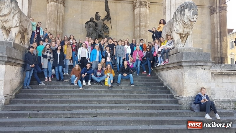 Zdjęcie w galerii na portalu naszraciborz.pl: Języki jednoczą świat. Uczniowie SP18 na wymianie w Roth wiadomości z regionu