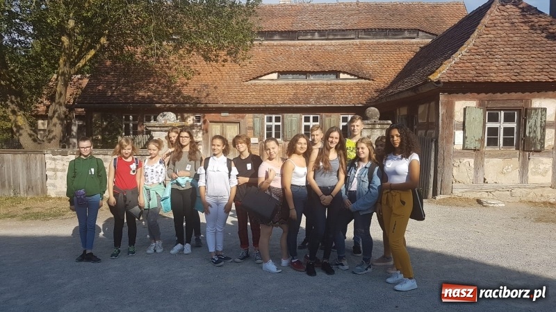 Zdjęcie w galerii na portalu naszraciborz.pl: Języki jednoczą świat. Uczniowie SP18 na wymianie w Roth wiadomości z regionu