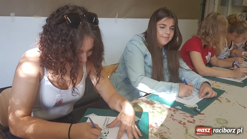 Zdjęcie w galerii na portalu naszraciborz.pl: Języki jednoczą świat. Uczniowie SP18 na wymianie w Roth wiadomości z regionu